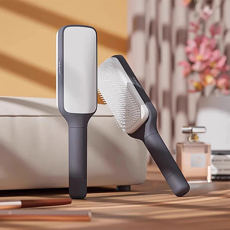 Escova Mágica Retrátil Auto Limpante - Renovati Hair para desembaraçar cabelos com facilidade